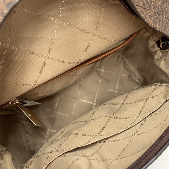 MICHAEL KORS BROWN SIGNATURE COLOR 
Maisie Medium Pebbled Leather 2in-1 BackpacK - Picture 15 of 16